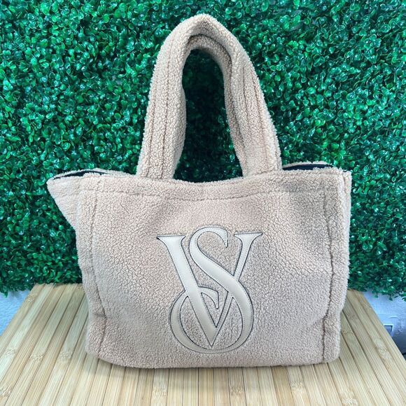 Victoria’s Secret Large Cozy Plush Fleece Sherpa Tote Bag Purse 14 x 12 x 7 in - Picture 2 of 9